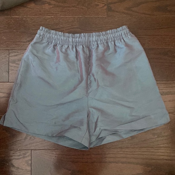 Aritzia TNA Nylon Shorts - Picture 1 of 4